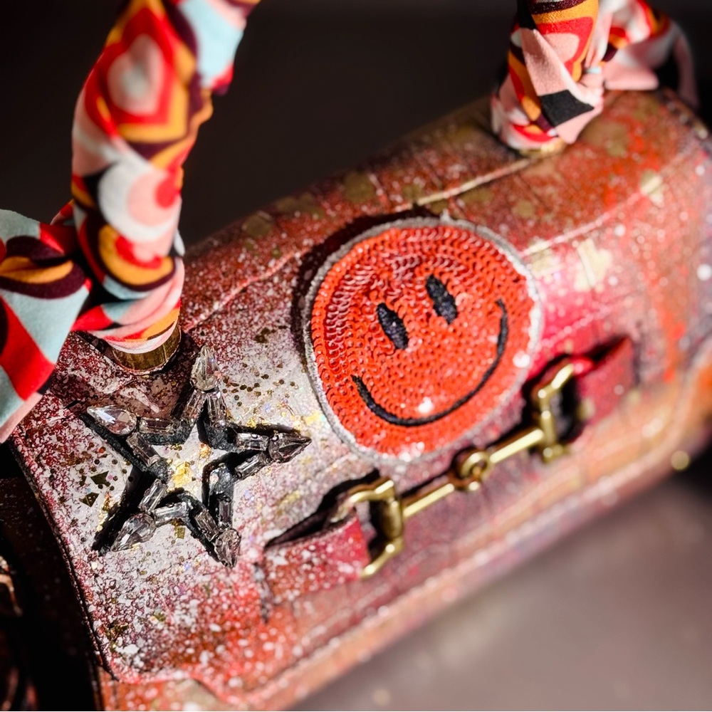 Hand Painted Artsy Purse w/ Detachable Crossbody Strap - Picture 9 of 11